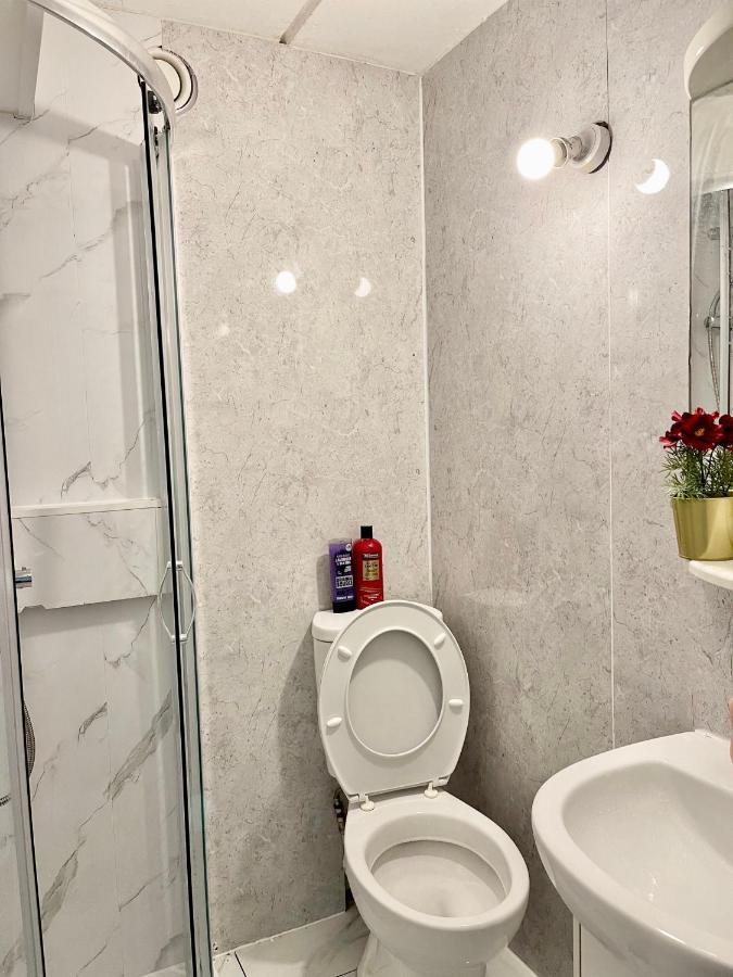 3Br Central London Close Station エクステリア 写真