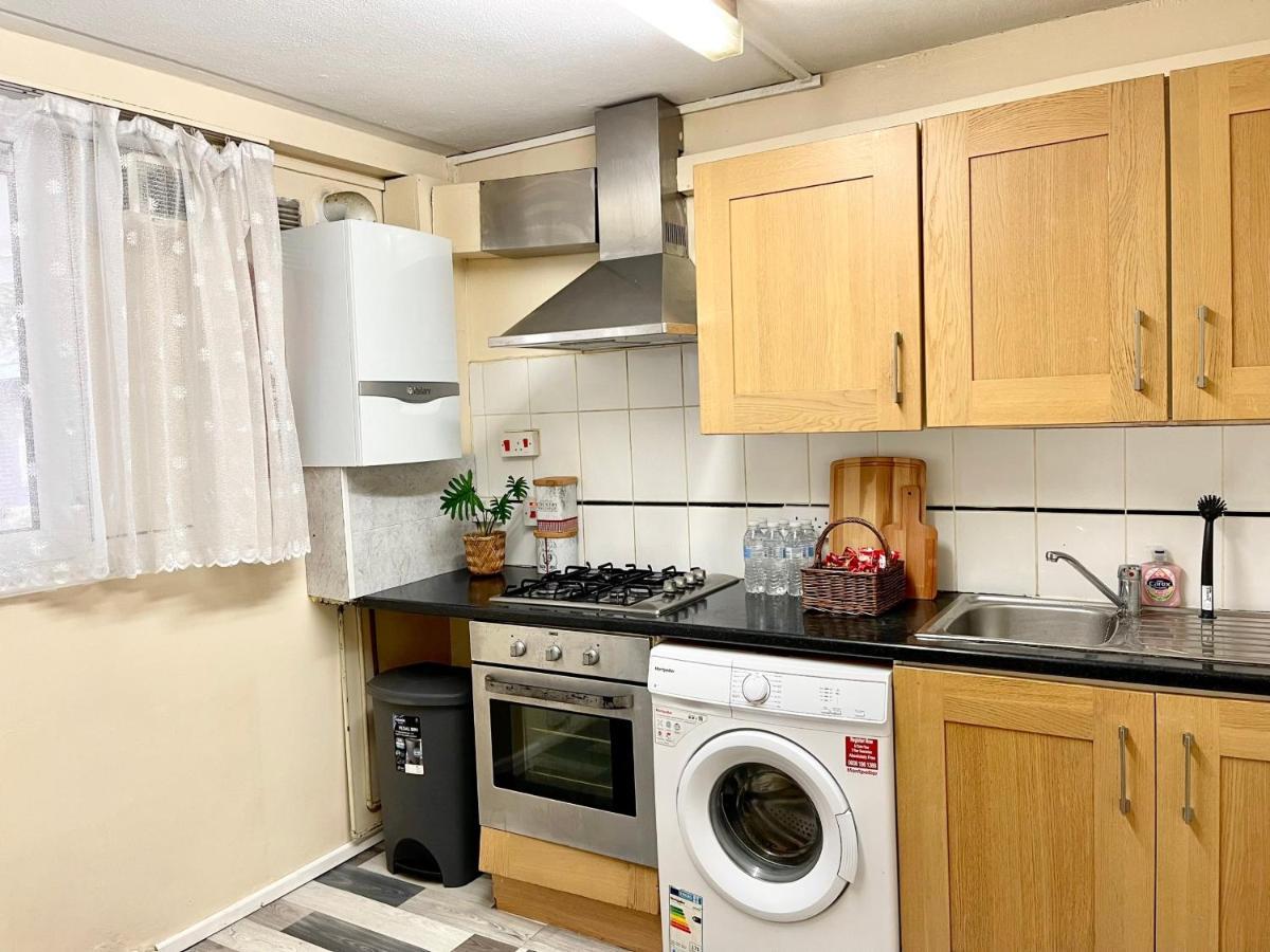 3Br Central London Close Station エクステリア 写真