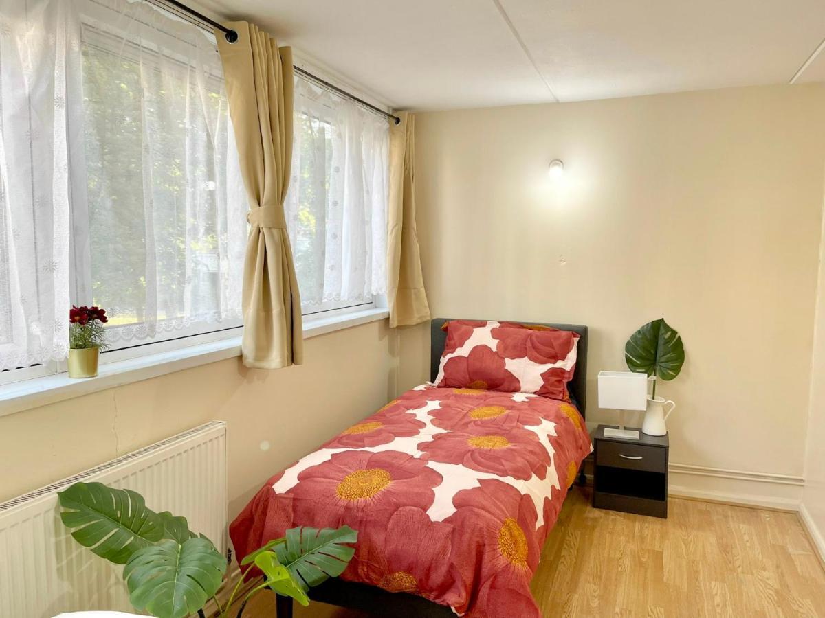 3Br Central London Close Station エクステリア 写真